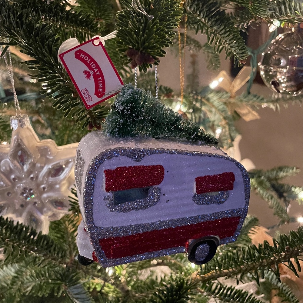 Christmas Ornament, Nostalgic Travel trailer - Picture 5 of 9